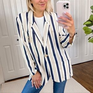 VINTAGE Danielle B Gold Crest Embroidered
Striped Blazer Size: 12 Vintage
